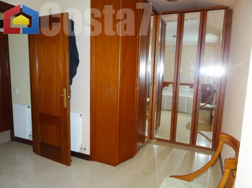Adosada en venta en Castillo con 4 habitaciones, 3 baños y 190 m<sup>2</sup> por 240.000 €